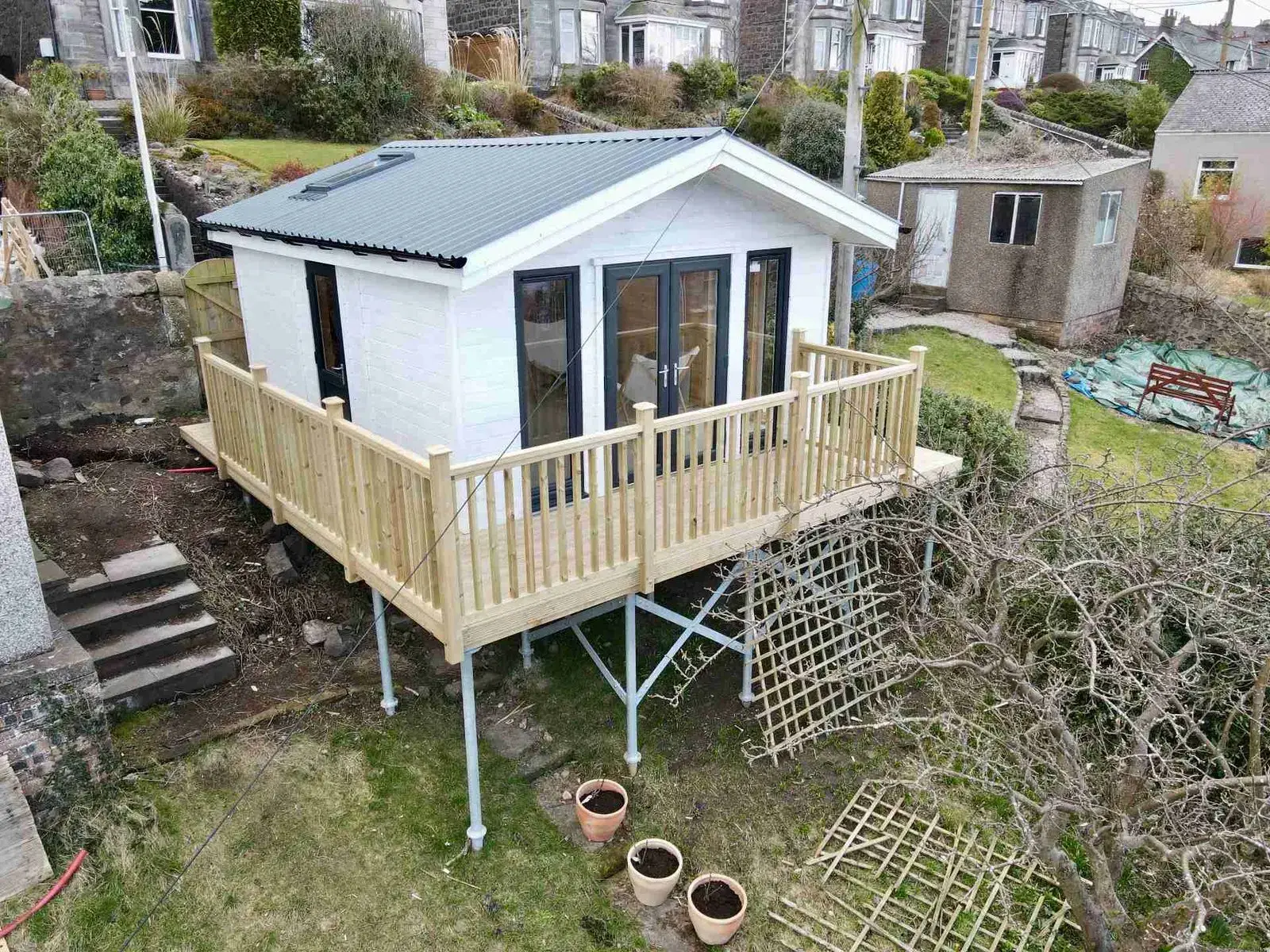 Garden room foundation on uneven ground
